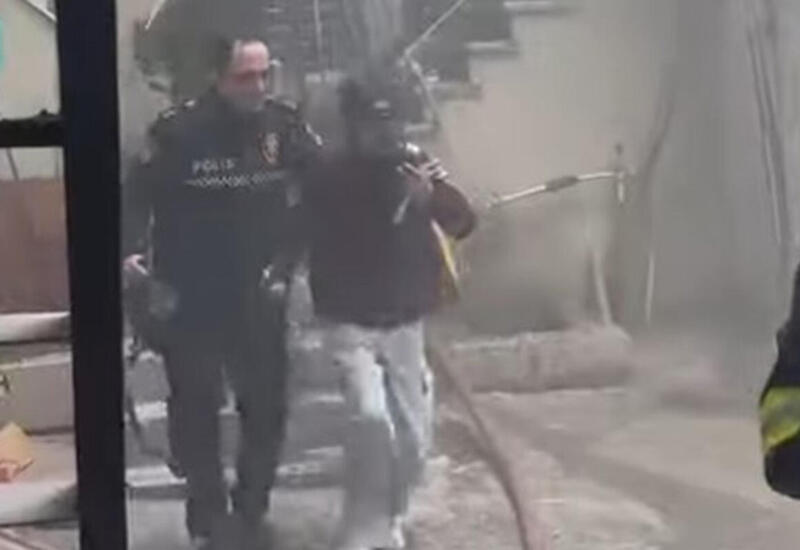 Кадры спасения жителей из горящего дома на "Торговой"