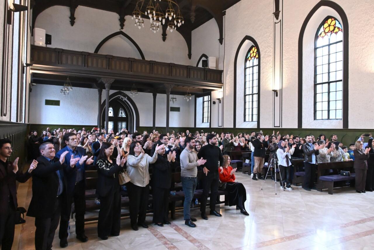 Азербайджанские красавицы вдохновляют древним музыкальным искусством