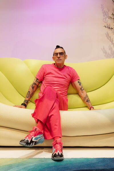 KARE презентует коллекцию «Fluid Realities», созданную совместно с Каримом Рашидом