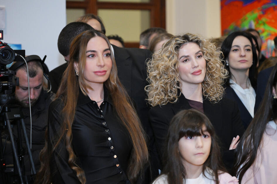 Heydər Əliyev Fondunun vitse-prezidenti Leyla Əliyeva və Bakı Media Mərkəzinin rəhbəri Arzu Əliyeva Tiranada MAMA “Ana təbiət” beynəlxalq incəsənət sərgisinin açılışında iştirak ediblər