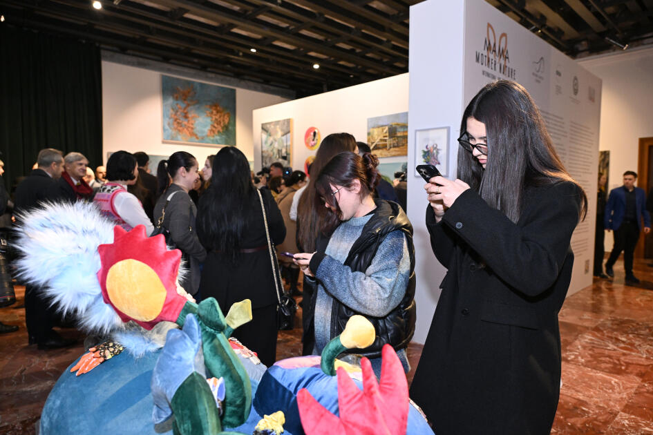 Heydər Əliyev Fondunun vitse-prezidenti Leyla Əliyeva və Bakı Media Mərkəzinin rəhbəri Arzu Əliyeva Tiranada MAMA “Ana təbiət” beynəlxalq incəsənət sərgisinin açılışında iştirak ediblər