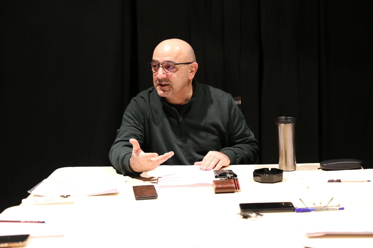 Бакинский театр в ожидании Годо - того самого, кто способен разрешить все проблемы