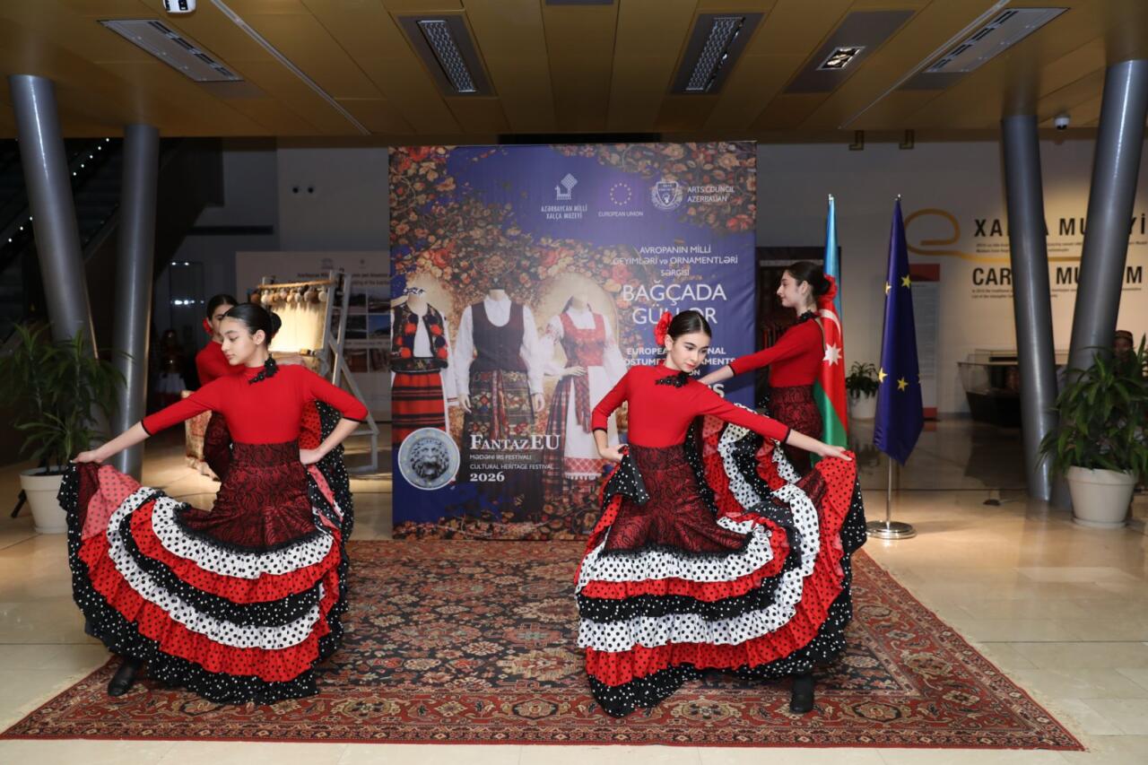 В Азербайджанском национальном музее ковра открылась выставка «Цветы в саду»