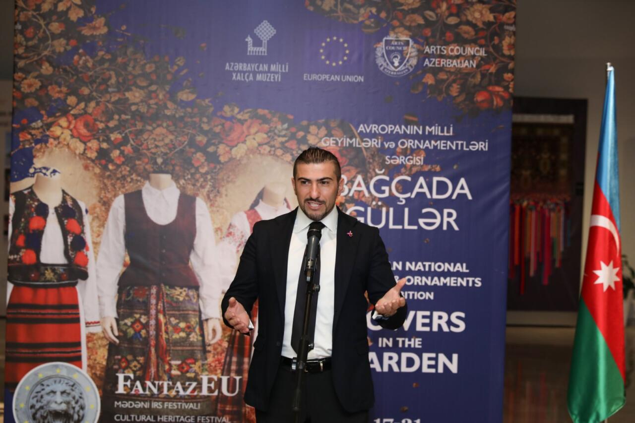 В Азербайджанском национальном музее ковра открылась выставка «Цветы в саду»