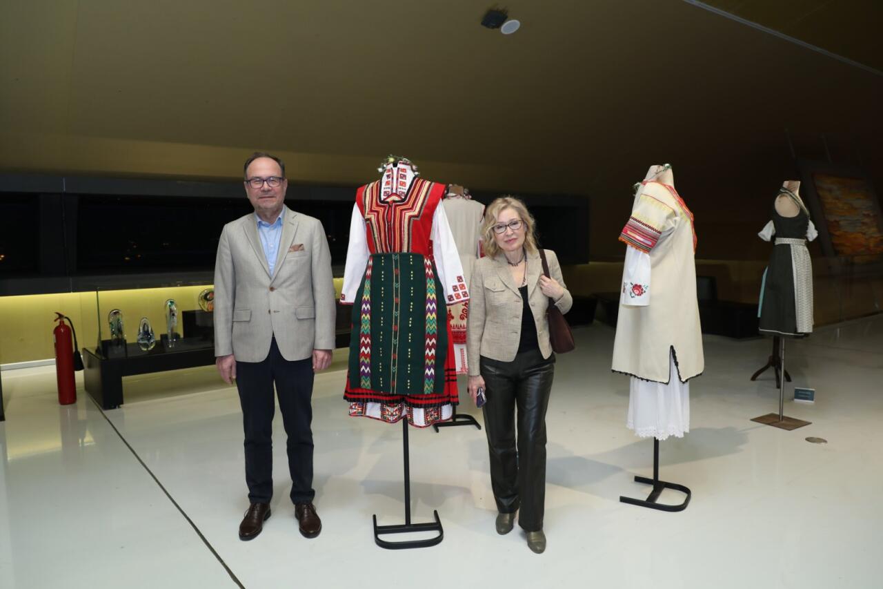 В Азербайджанском национальном музее ковра открылась выставка «Цветы в саду»