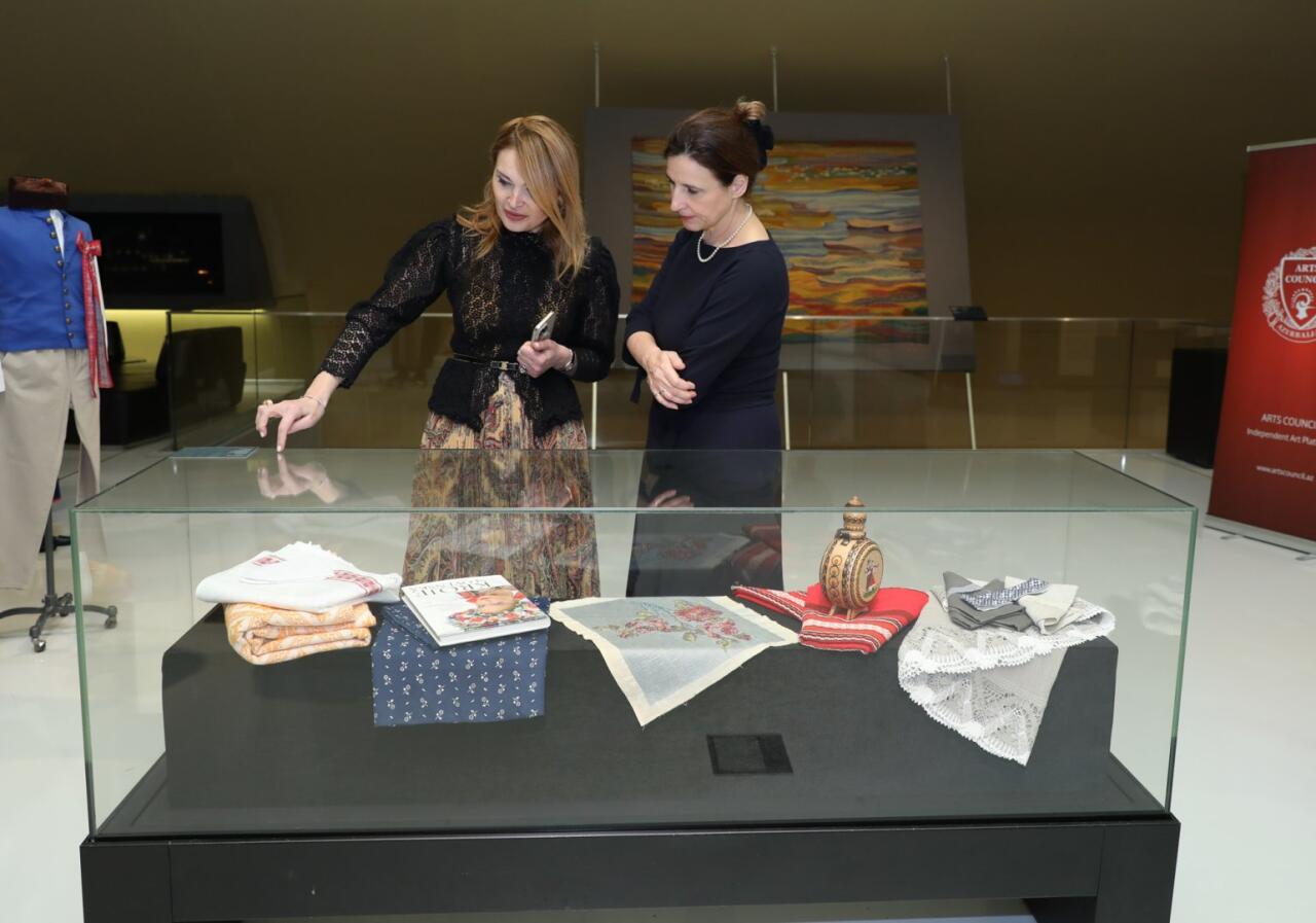 В Азербайджанском национальном музее ковра открылась выставка «Цветы в саду»