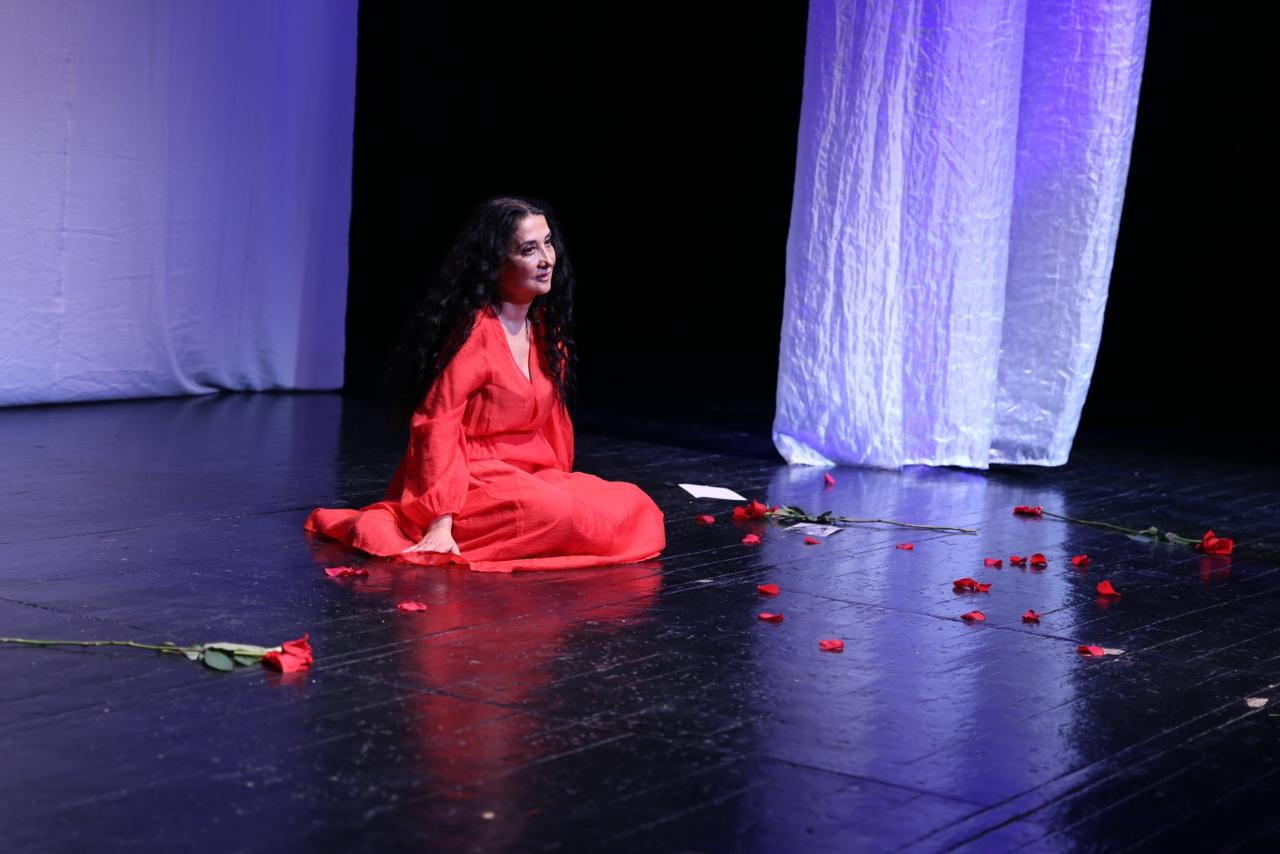 Актриса Ильгара Тосова отметила юбилей спектаклем "Письмо полковнику"