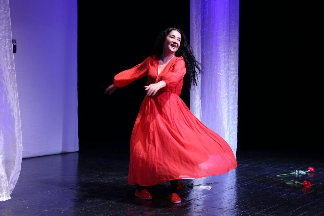 Актриса Ильгара Тосова отметила юбилей спектаклем "Письмо полковнику"