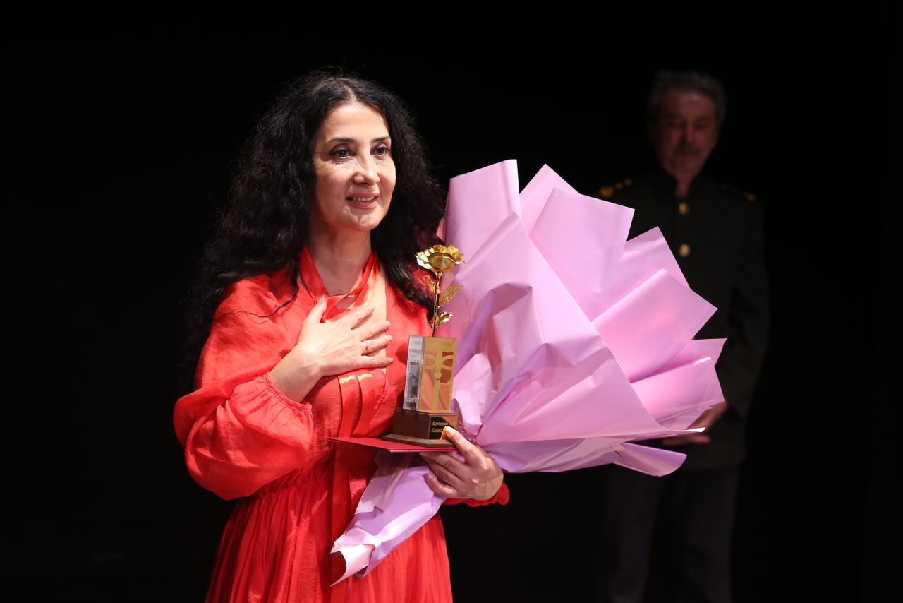 Актриса Ильгара Тосова отметила юбилей спектаклем "Письмо полковнику"