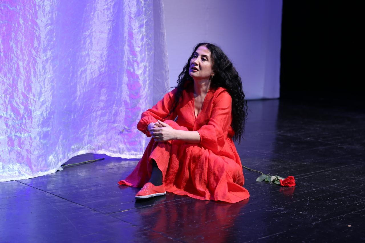 Актриса Ильгара Тосова отметила юбилей спектаклем "Письмо полковнику"