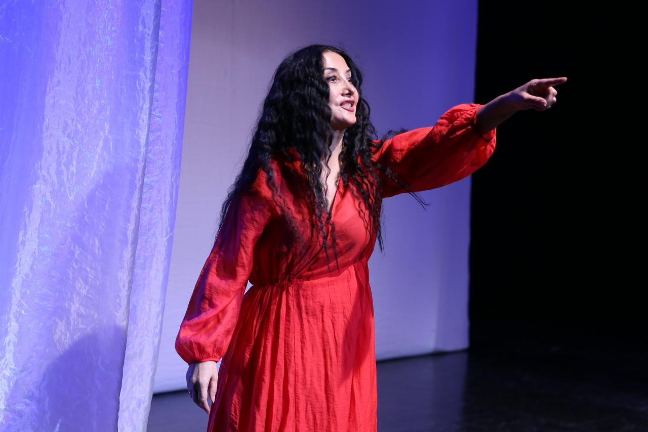 Актриса Ильгара Тосова отметила юбилей спектаклем "Письмо полковнику"