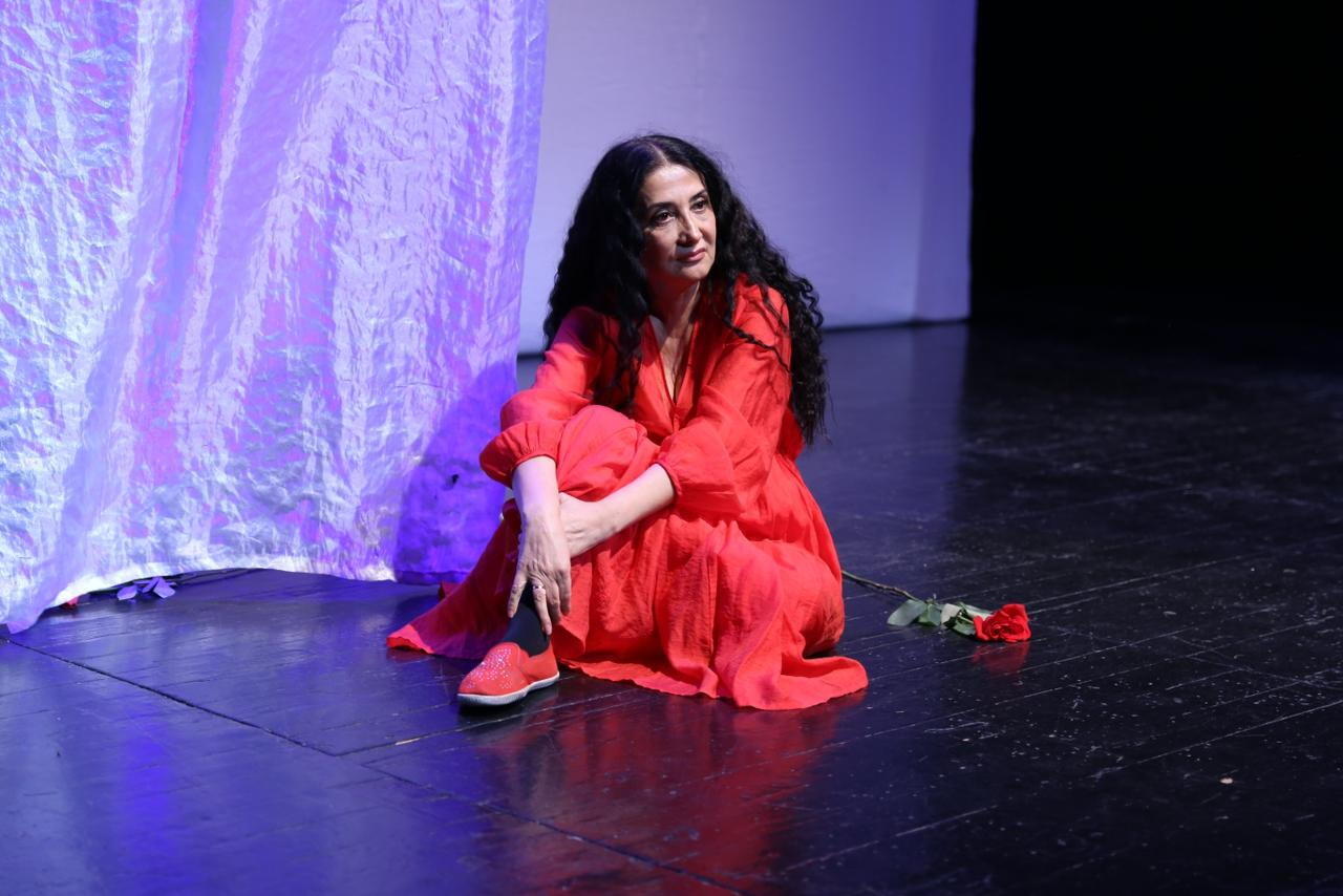 Актриса Ильгара Тосова отметила юбилей спектаклем "Письмо полковнику"