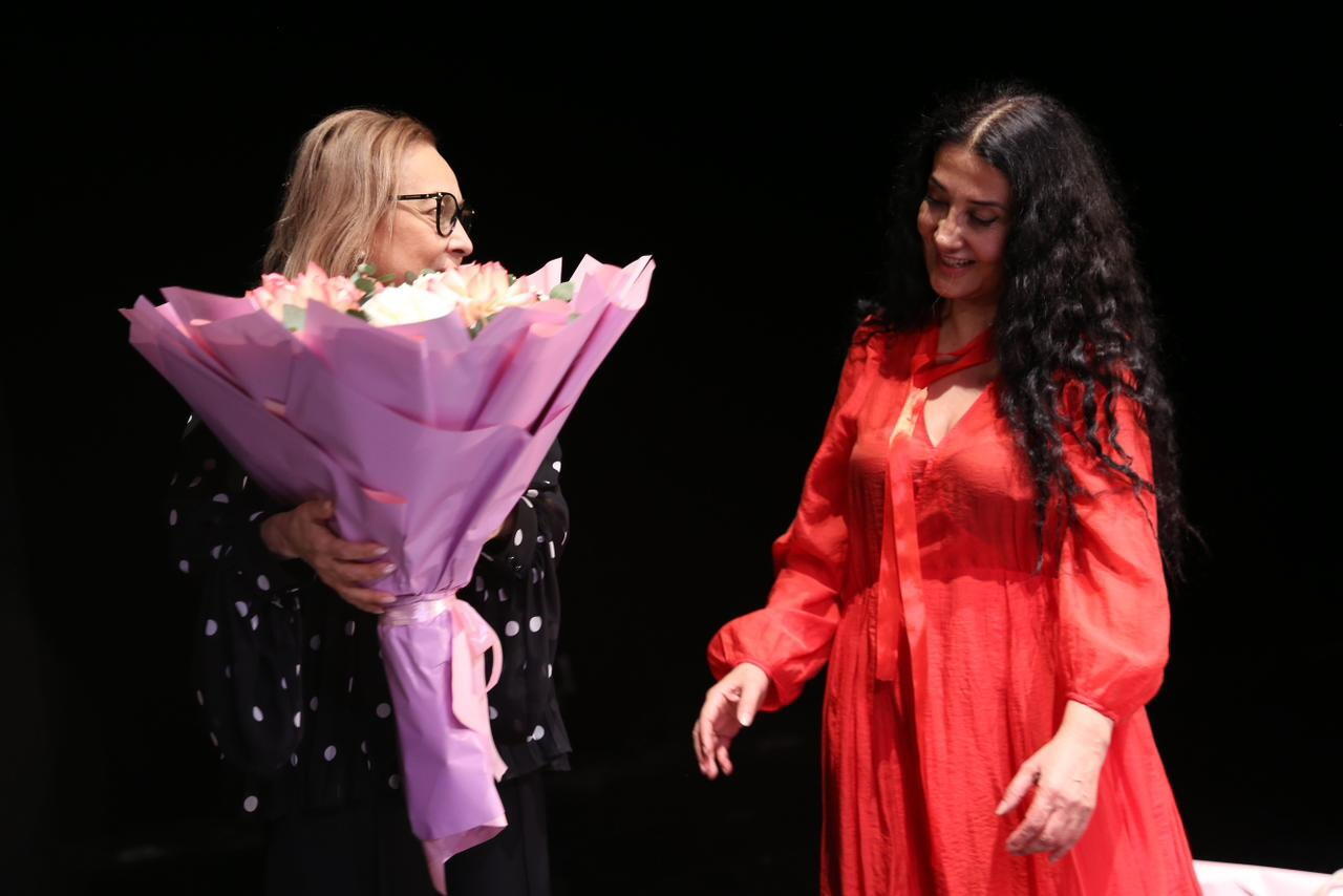 Актриса Ильгара Тосова отметила юбилей спектаклем "Письмо полковнику"