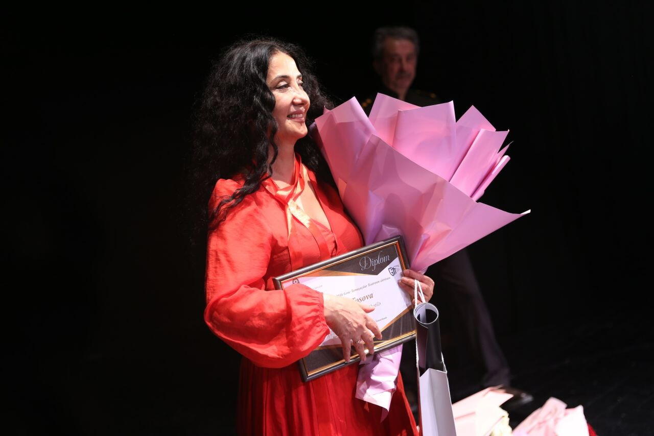 Актриса Ильгара Тосова отметила юбилей спектаклем "Письмо полковнику"