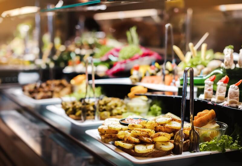 Что опасно есть на шведском столе?