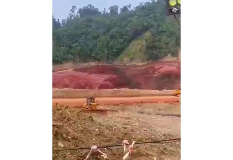 Оползни в Индонезии угрожают одному из крупнейших центров переработки лития