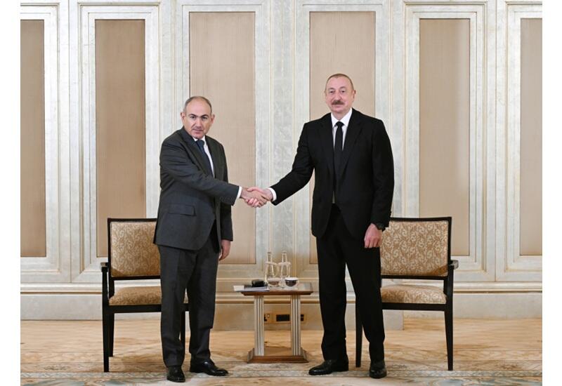 Prezident İlham Əliyev Vaşinqtonda Nikol Paşinyanla ayaqstü söhbət edib