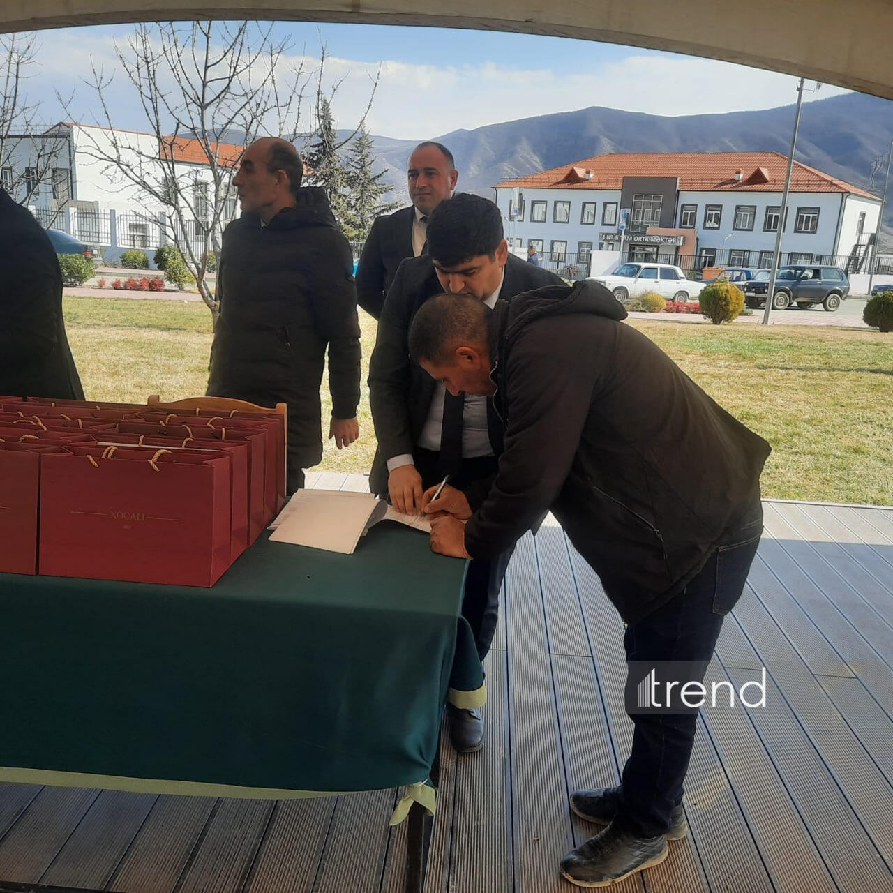 İlk köç karvanı Xanabad kəndinə çatıb, açarlar təqdim edilib