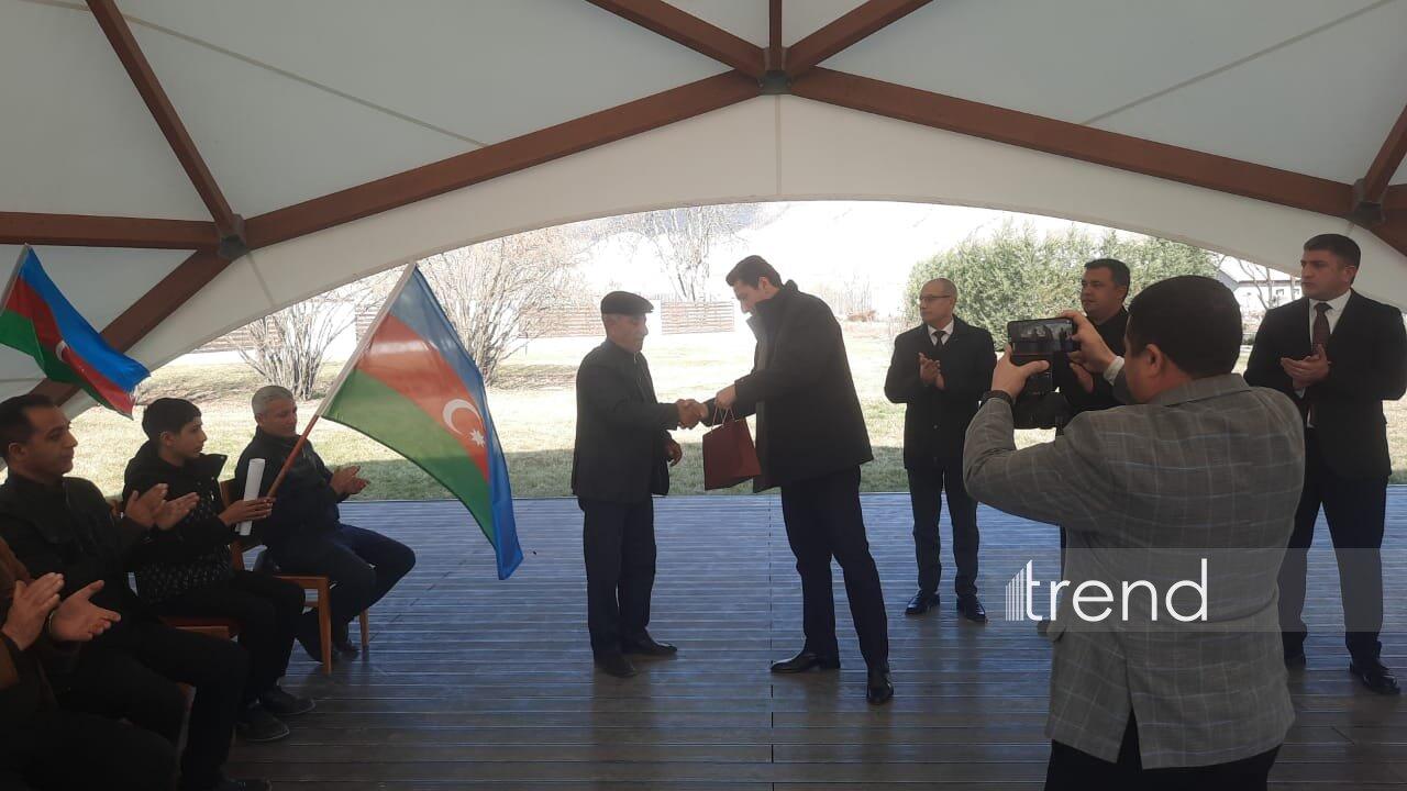 İlk köç karvanı Xanabad kəndinə çatıb, açarlar təqdim edilib