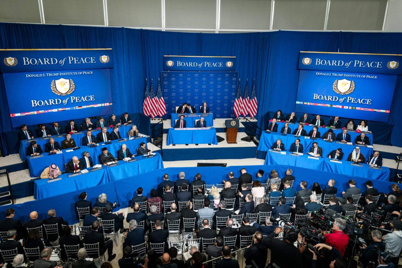 На страницах Президента Ильхама Алиева в соцсетях опубликованы кадры участия главы государства в заседании Совета мира