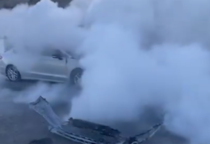 В Баку сгорел автомобиль