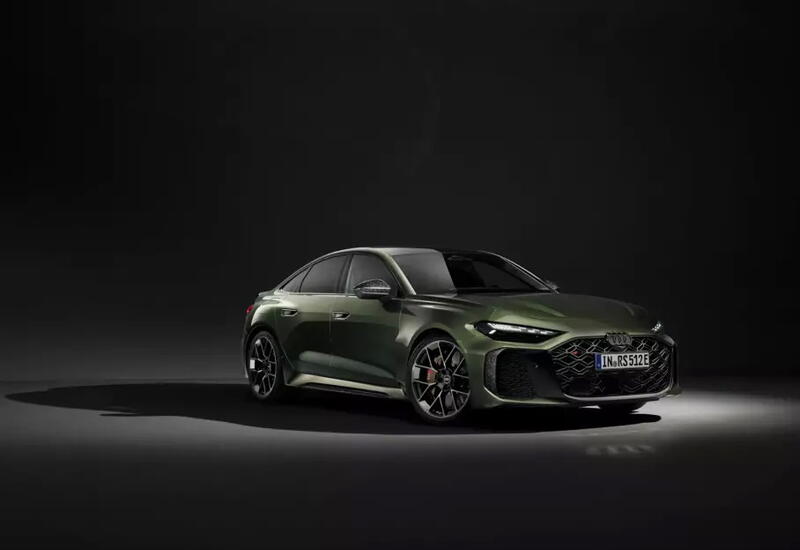 Audi анонсировала гибридный седан и универсал RS5
