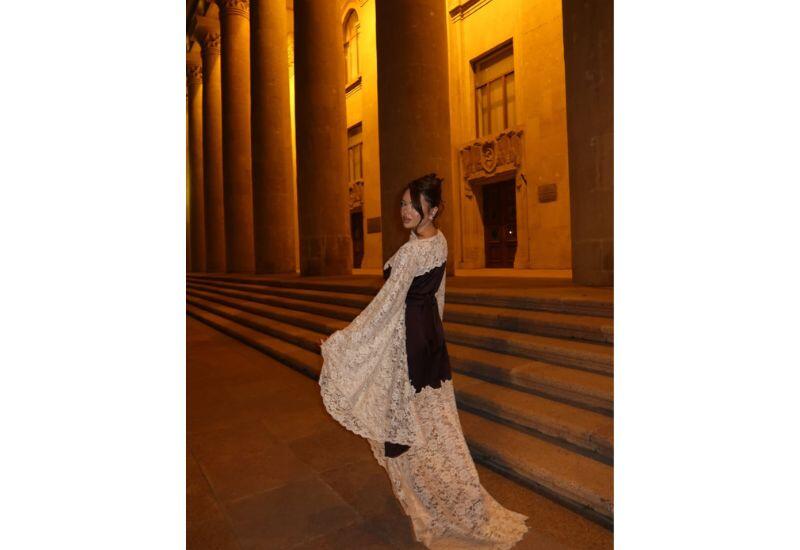 Блогер Наджиба поделилась элегантным вечерним образом