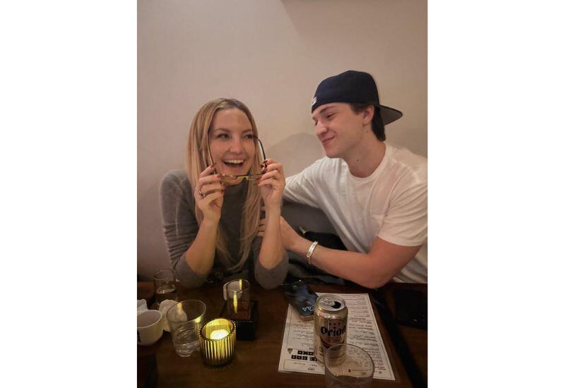 Кейт Хадсон снялась со своим взрослым сыном