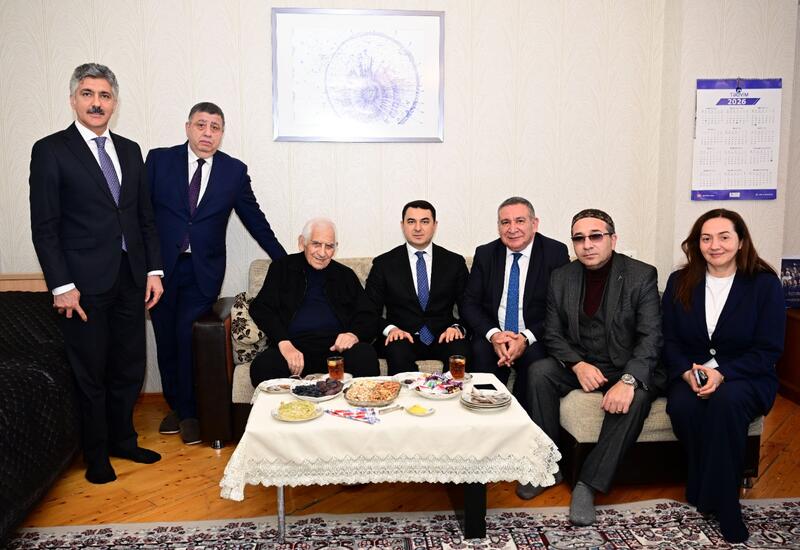 Адиль Керимли навестил народного поэта Наримана Гасанзаде