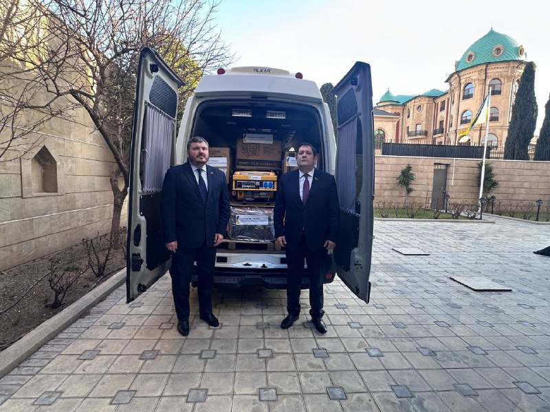 Азербайджан отправил Украине партию энергооборудования