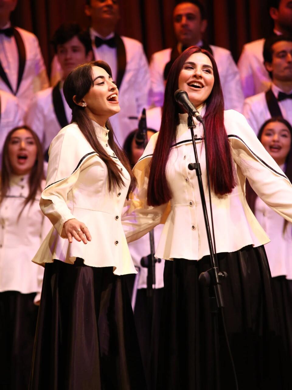 Костюмы и бутафория, сценки и хореографические этюды из азербайджанского кино