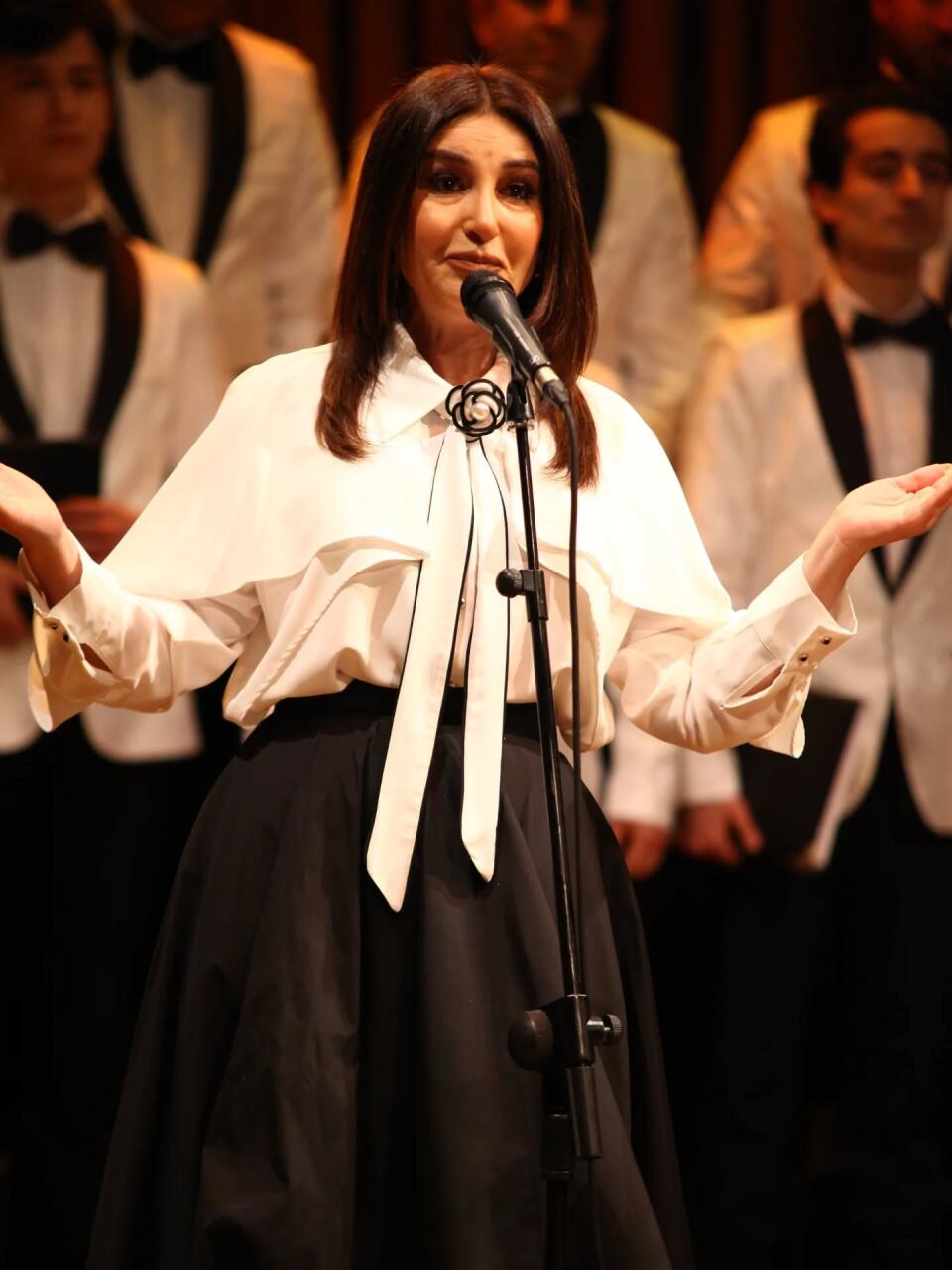 Костюмы и бутафория, сценки и хореографические этюды из азербайджанского кино