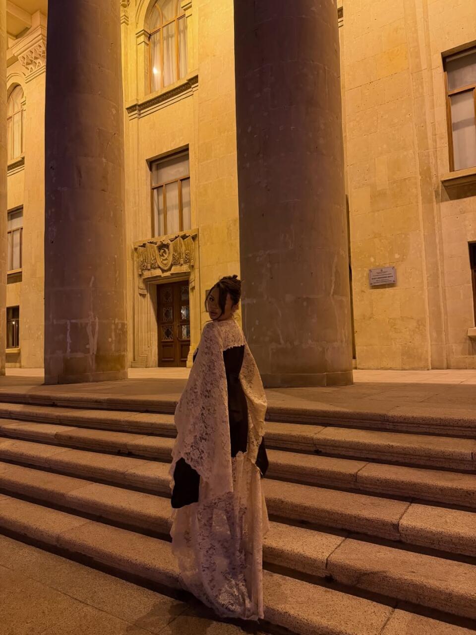 Блогер Наджиба поделилась элегантным вечерним образом