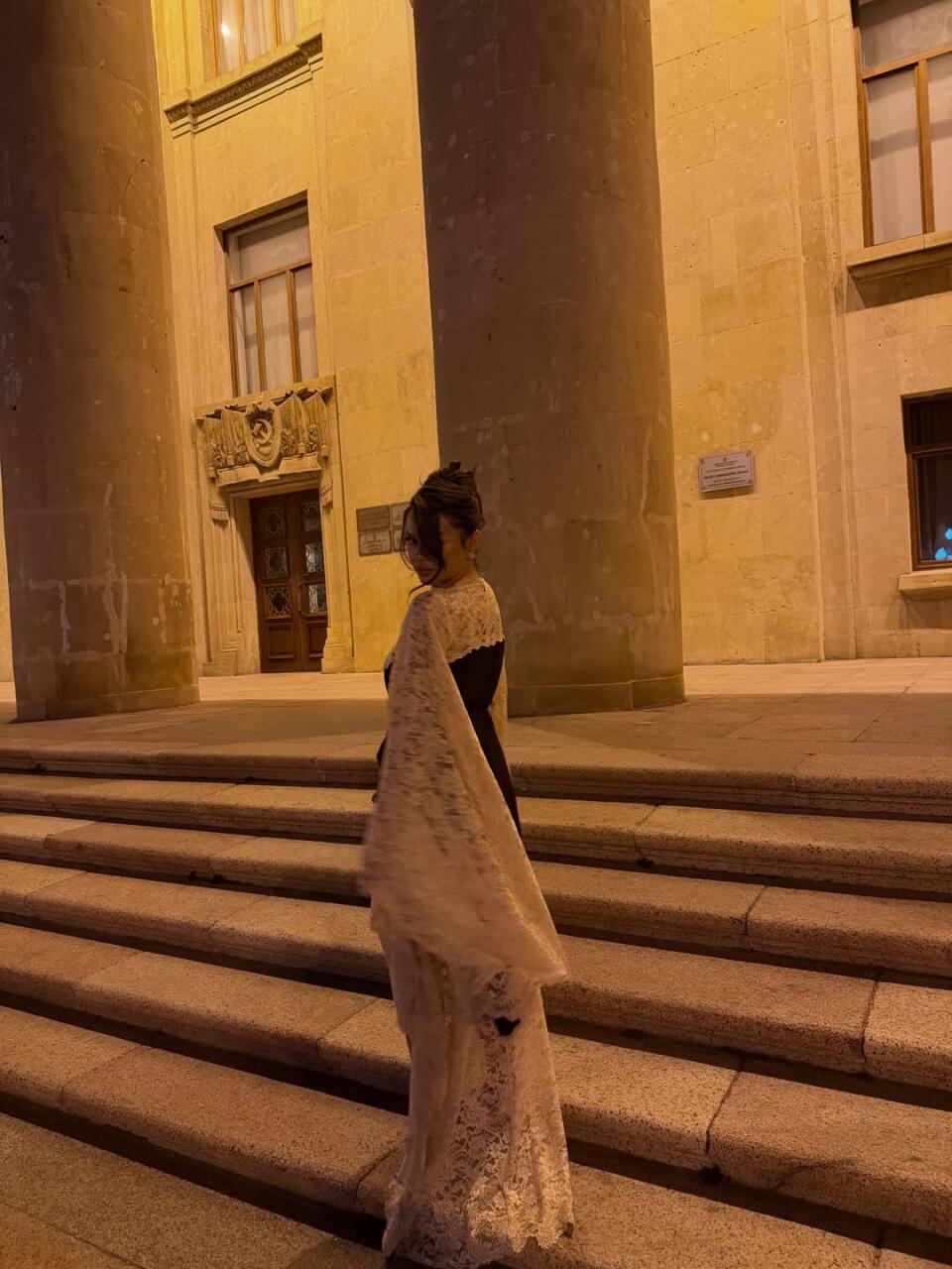 Блогер Наджиба поделилась элегантным вечерним образом