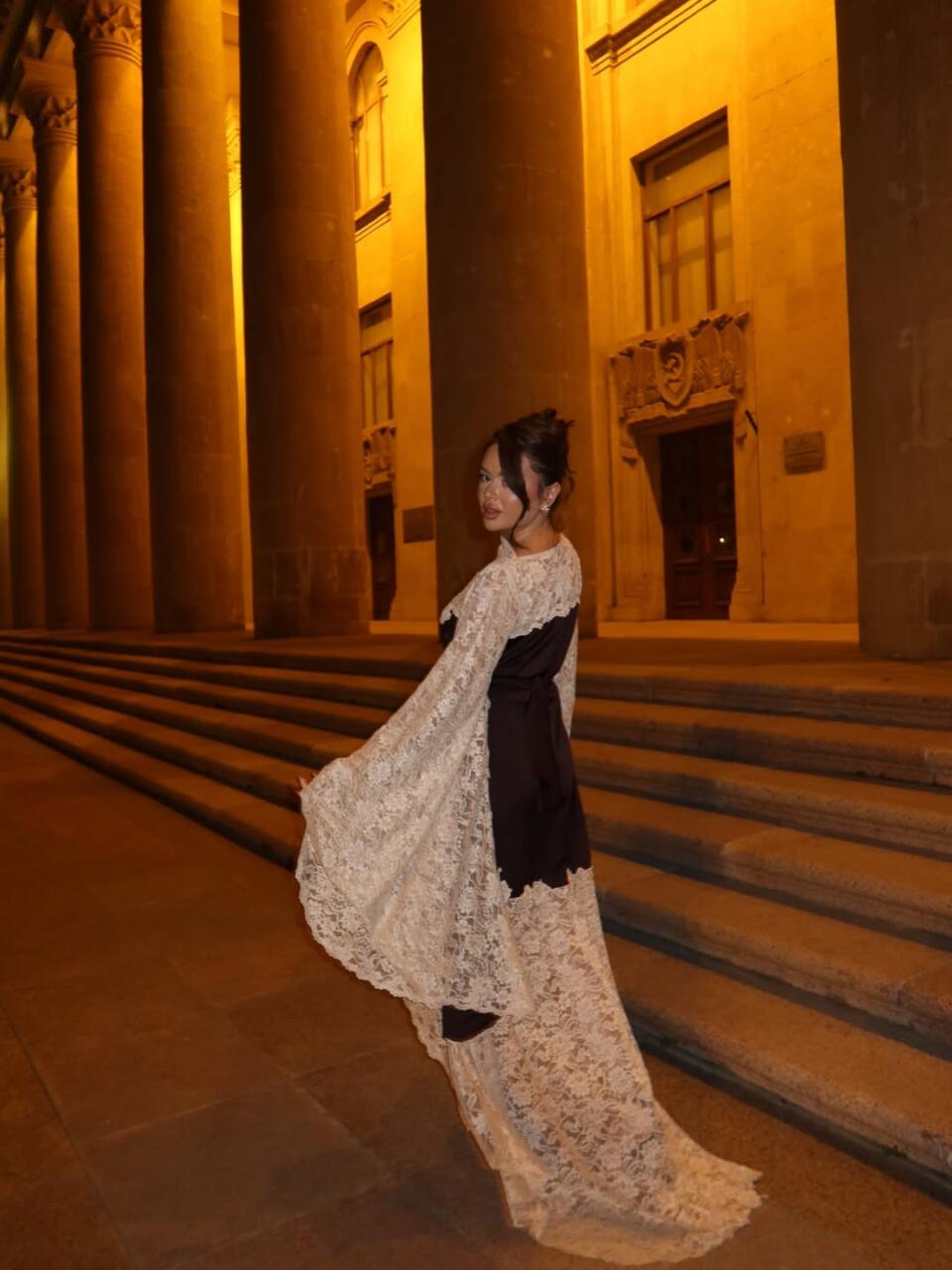 Блогер Наджиба поделилась элегантным вечерним образом