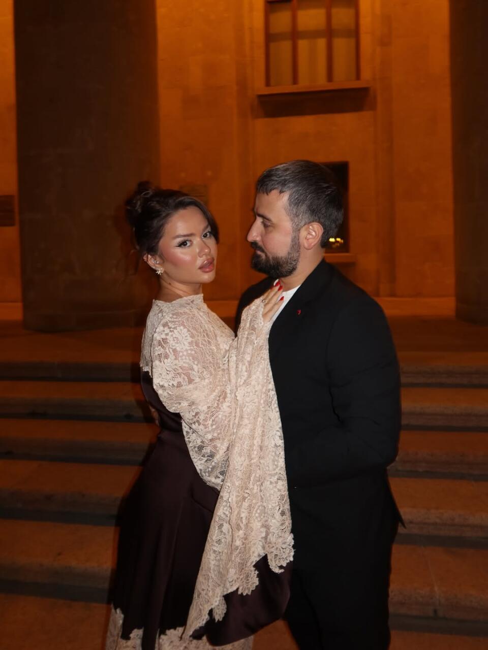 Блогер Наджиба поделилась элегантным вечерним образом