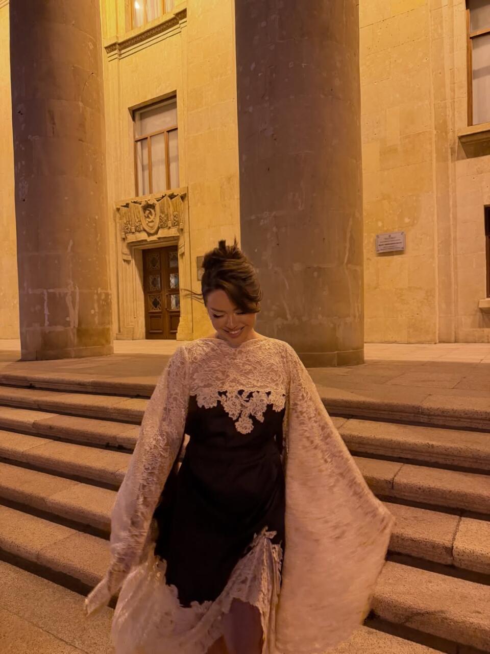 Блогер Наджиба поделилась элегантным вечерним образом