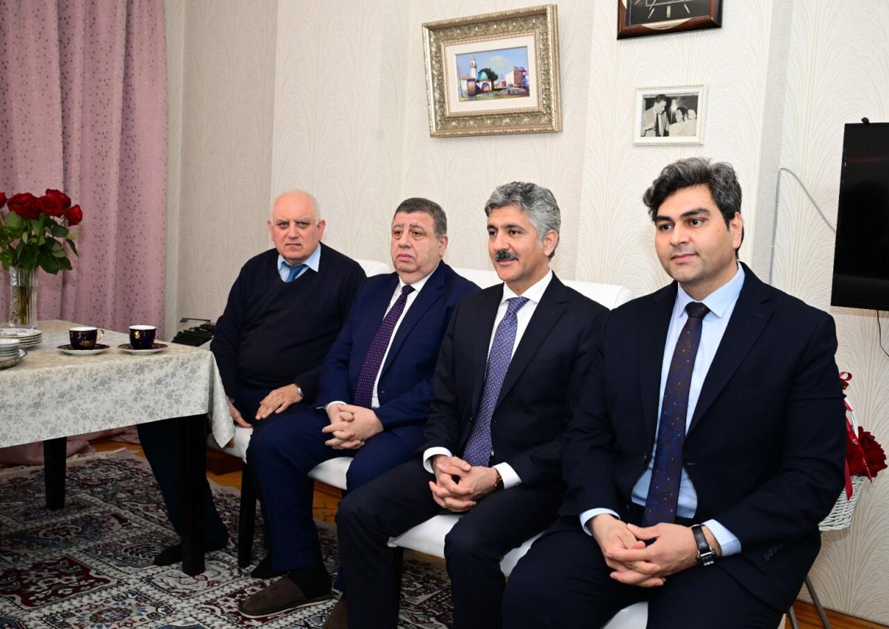 Адиль Керимли навестил народного поэта Наримана Гасанзаде