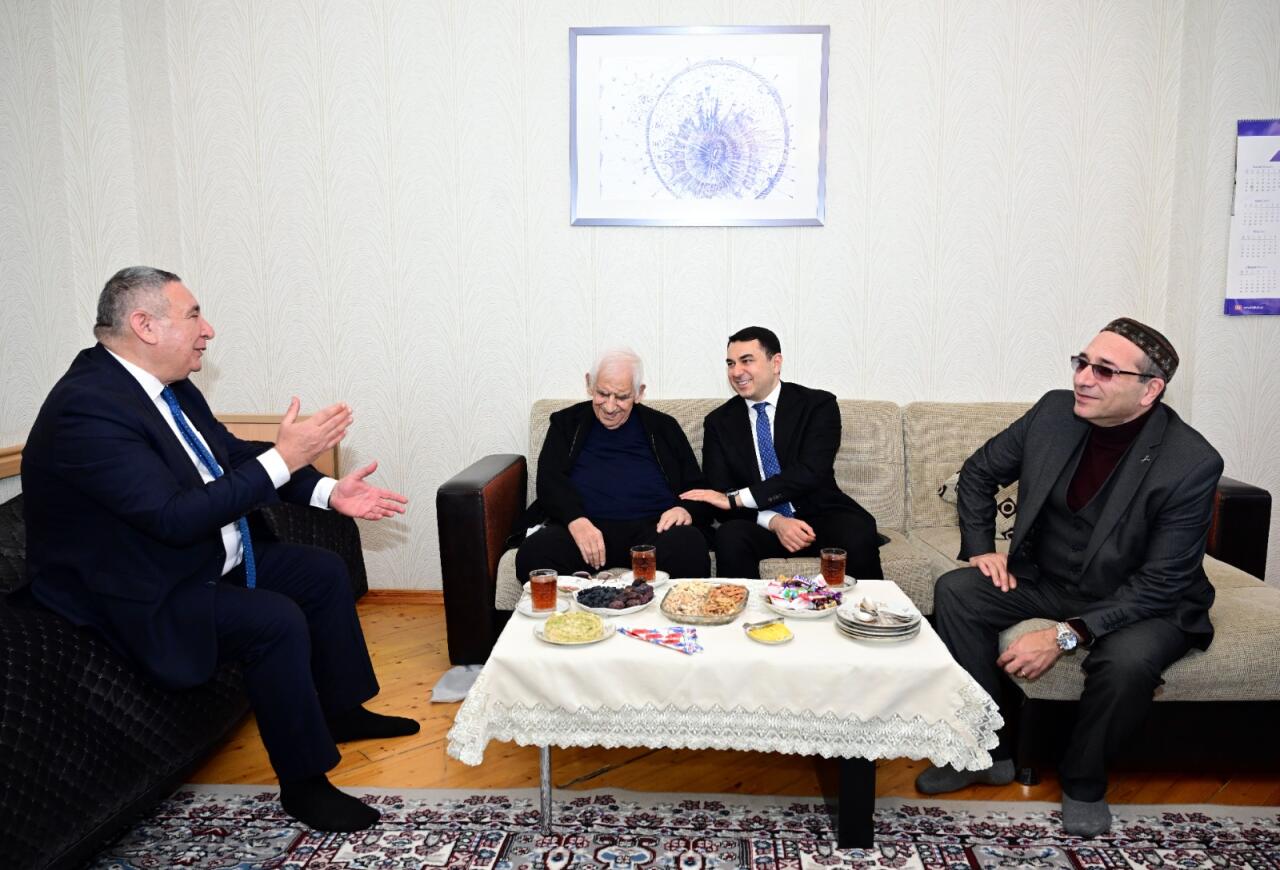 Адиль Керимли навестил народного поэта Наримана Гасанзаде