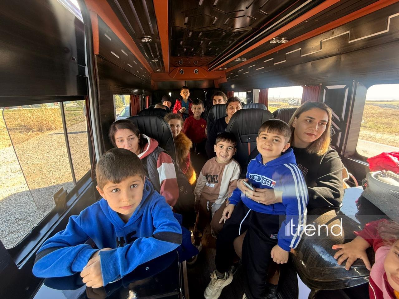 В город Ходжавенд возвращается первая группа бывших вынужденных переселенцев