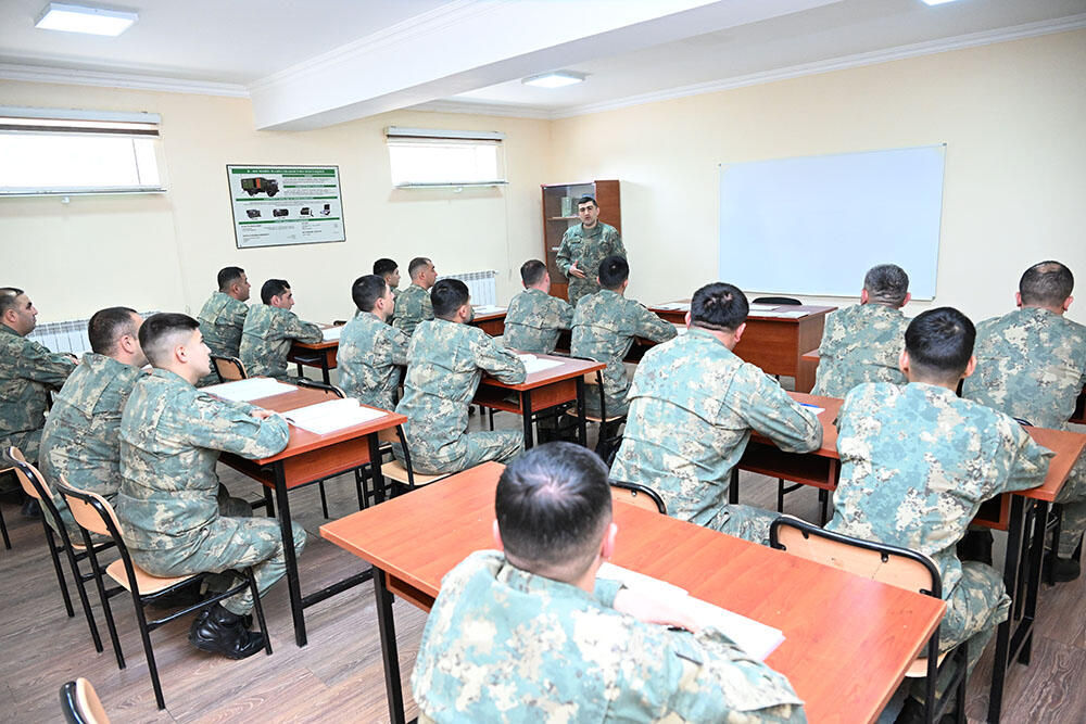 Закир Гасанов проверил служебно-боевую деятельность воинской части ПВО