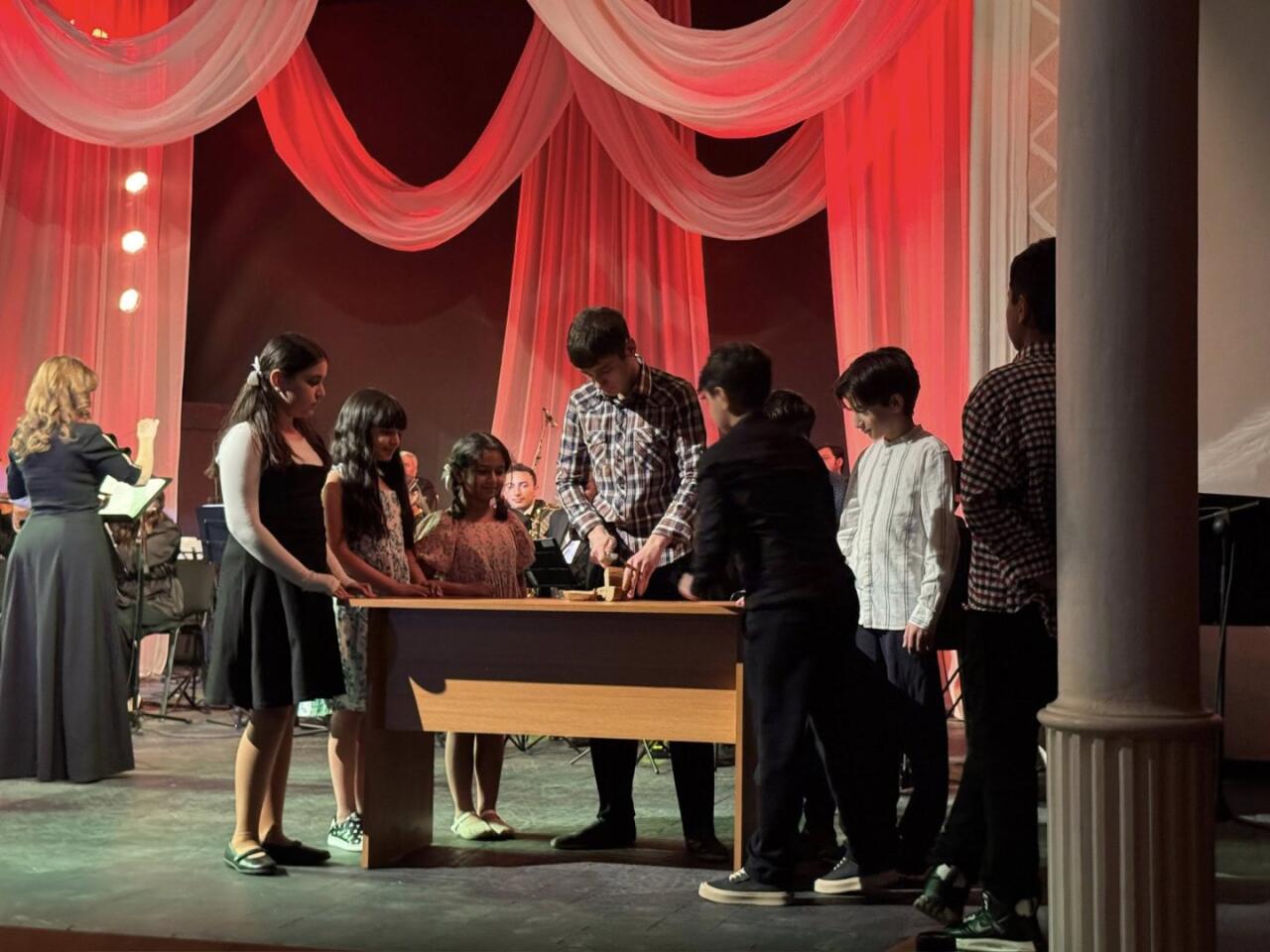 В Баку представлено кино без экрана, но с сердцем и вдохновением…