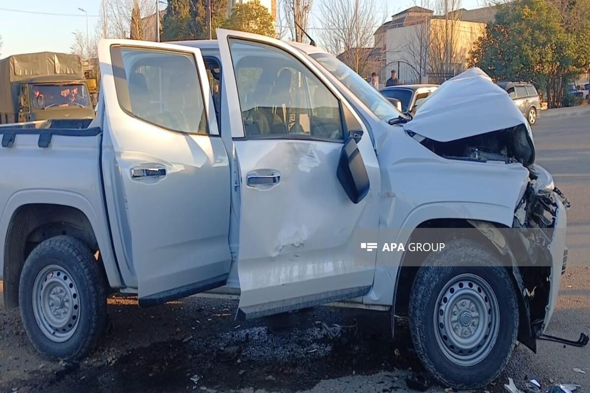 В Гяндже столкнулись два легковых автомобиля, есть пострадавшие