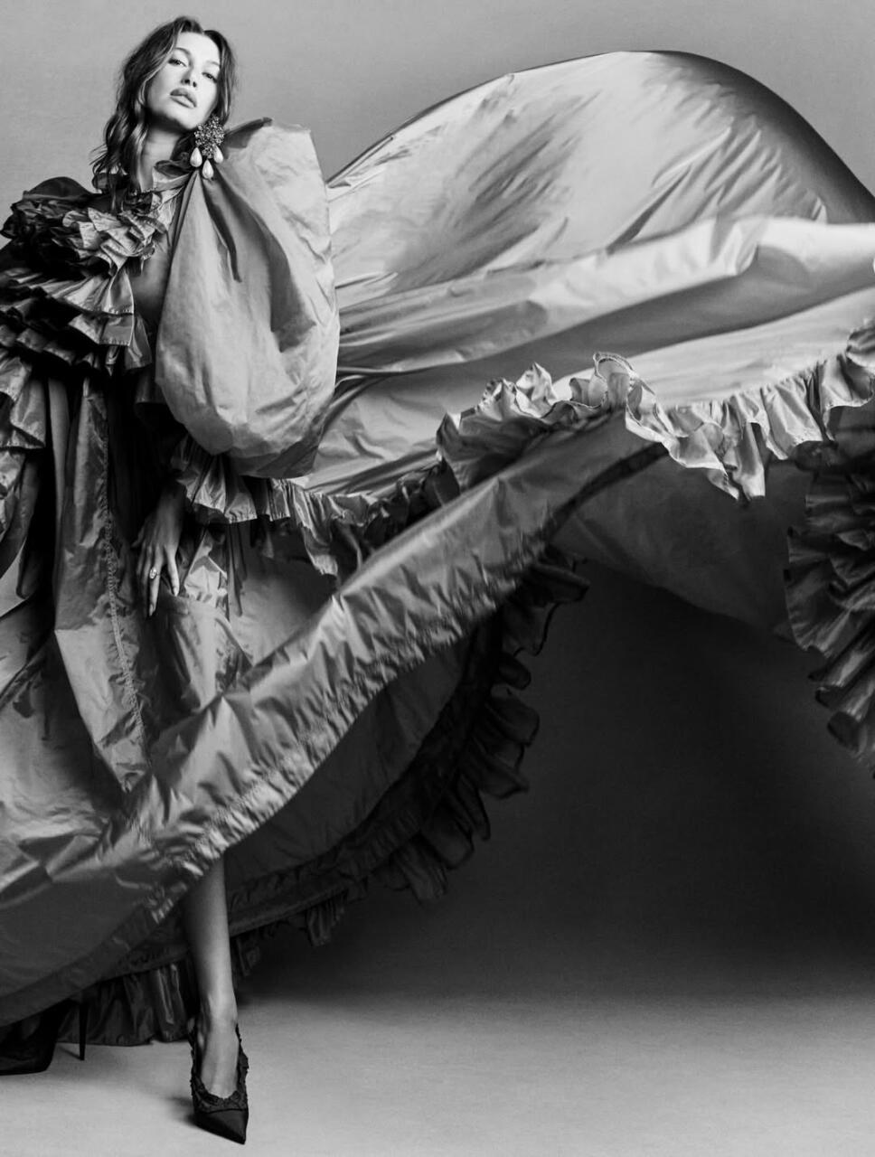 Хейли Бибер снялась для обложки глянца