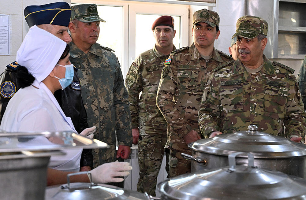 Закир Хасанов посетил подразделения ВВС Азербайджана