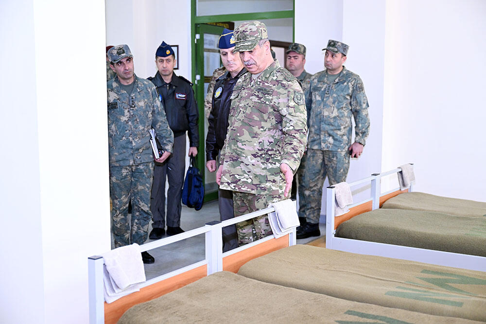 Закир Хасанов посетил подразделения ВВС Азербайджана
