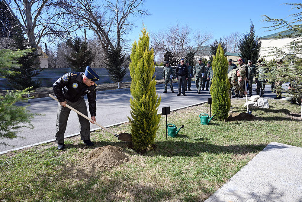 Закир Хасанов посетил подразделения ВВС Азербайджана