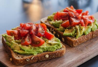 Простой способ усилить пользу помидоров — следует подавать с этим фруктом