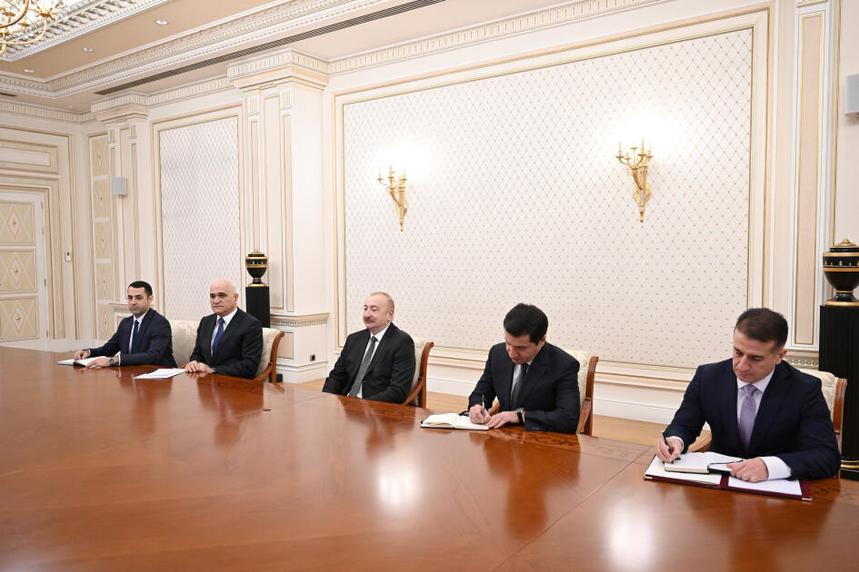 Президент Ильхам Алиева принял делегацию во главе с министром дорог и градостроительства Ирана
