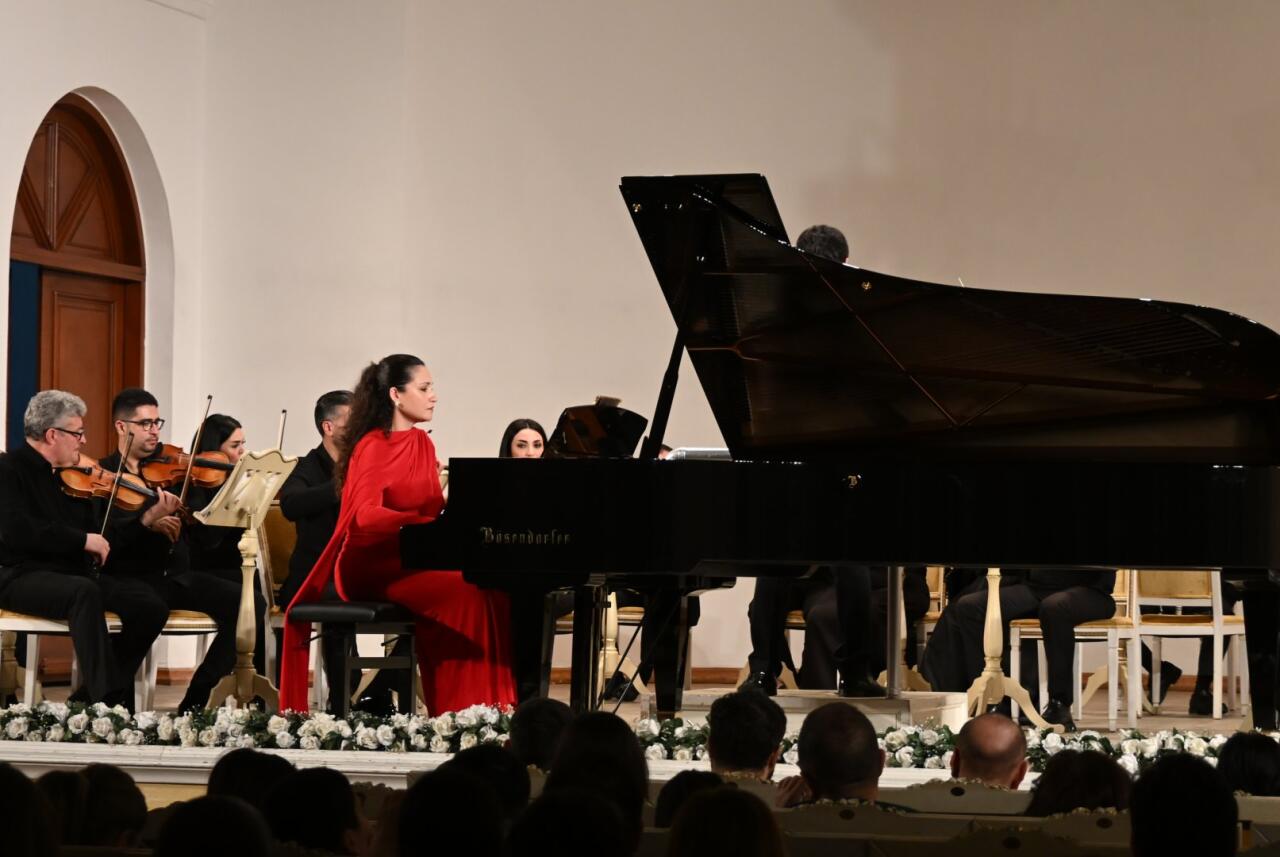 The Lady in Red в сиянии классических шедевров – магия вечера в Баку